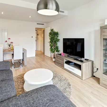 Luxurious T2 Apartment, Olhos Dagua 아파트 알부페이라