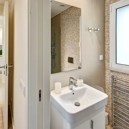 Luxurious T2 Apartment, Olhos Dagua 아파트 *