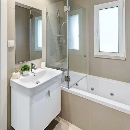 Luxurious T2 Apartment, Olhos Dagua *