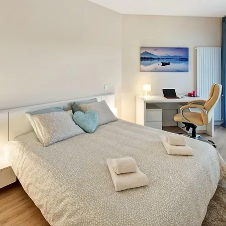 Apartman Family 2br With Large Terrace, Pools & 8-min Walk To Falesia *
