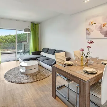 Family 2br With Large Terrace, Pools & 8-min Walk To Falesia * Albufeira