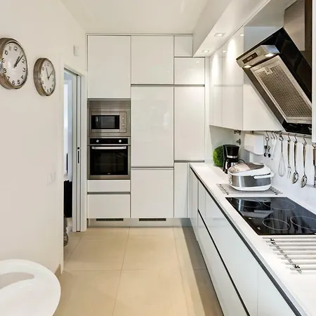 Apartman Family 2br With Large Terrace, Pools & 8-min Walk To Falesia