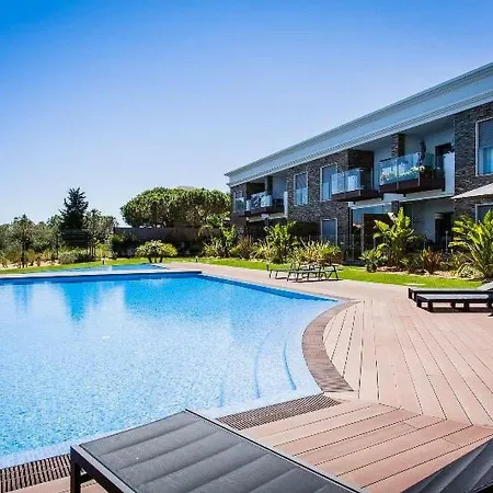 Family 2br With Large Terrace, Pools & 8-min Walk To Falesia Albufeira