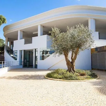 Apartman Family 2br With Large Terrace, Pools & 8-min Walk To Falesia Albufeira