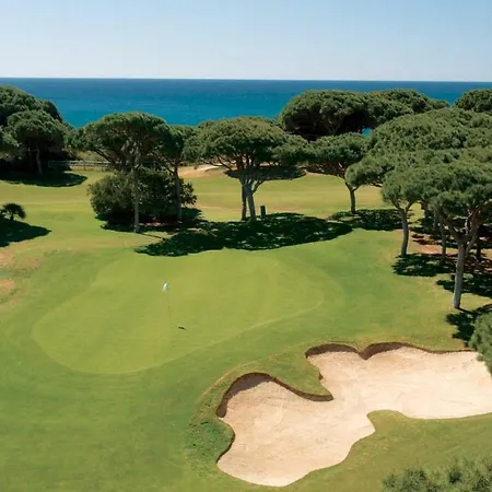 Luxurious T2 Apartment, Olhos Dagua *