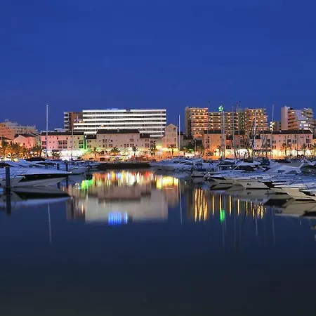 Apartman Family 2br With Large Terrace, Pools & 8-min Walk To Falesia Albufeira
