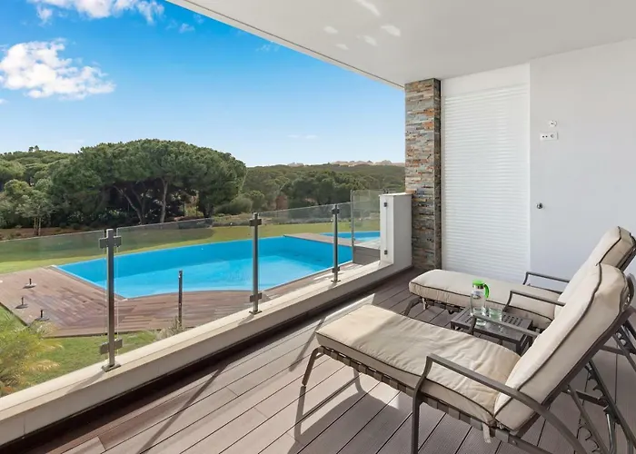 Luxurious T2 Apartment, Olhos Dagua Apartament *