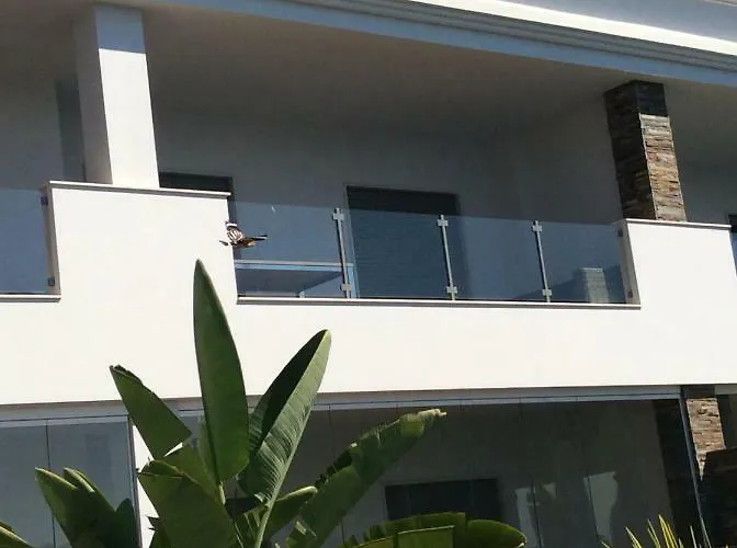 Luxurious T2 Apartment, Olhos Dagua Apartament