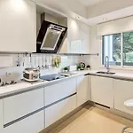 Luxurious T2 Apartment, Olhos Dagua * Αλμπουφέιρα