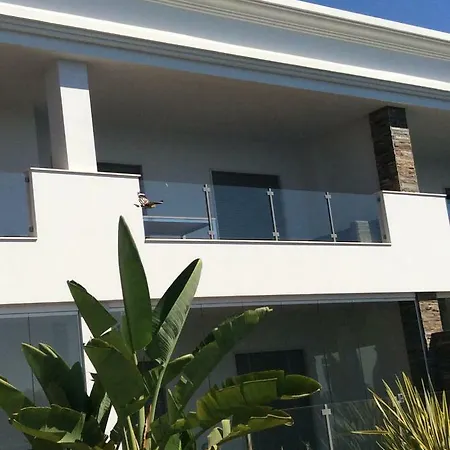 Luxurious T2 Apartment, Olhos Dagua Apartman